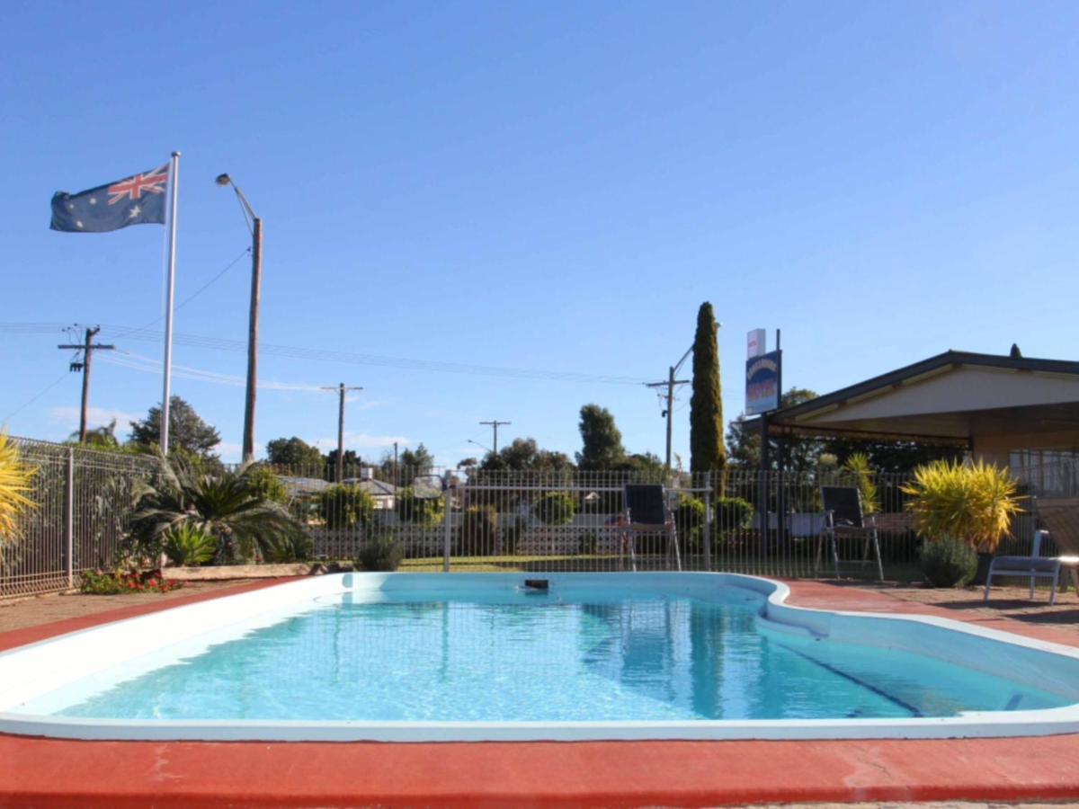 Cross Roads Motel โคบาร์ ภายนอก รูปภาพ